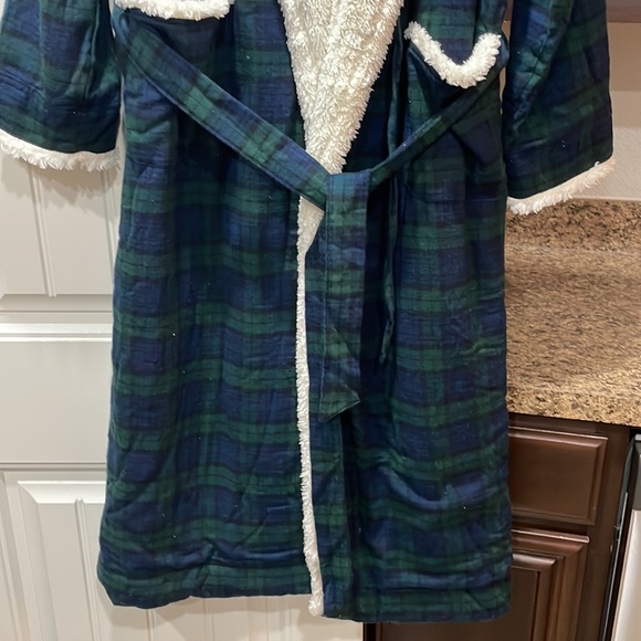 L.L. Bean men’s robe. - Picture 3 of 11
